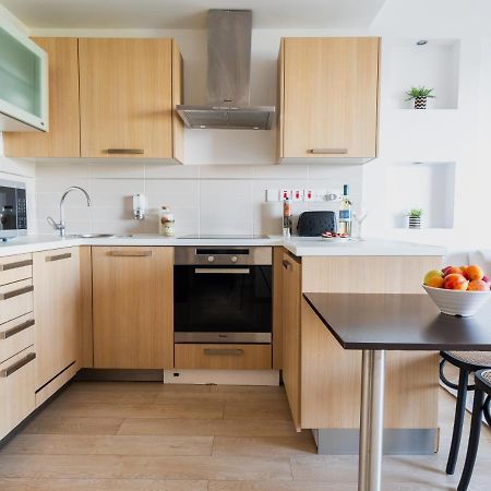 Sanders Ermitage On The Beach - Delightful 1-Bedroom Apartment With Sea View Limassol Ngoại thất bức ảnh