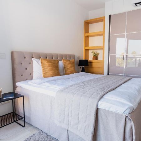 Sanders Ermitage On The Beach - Delightful 1-Bedroom Apartment With Sea View Limassol Ngoại thất bức ảnh